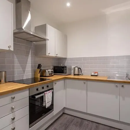 Amazing 1 Bedroom Appartamento